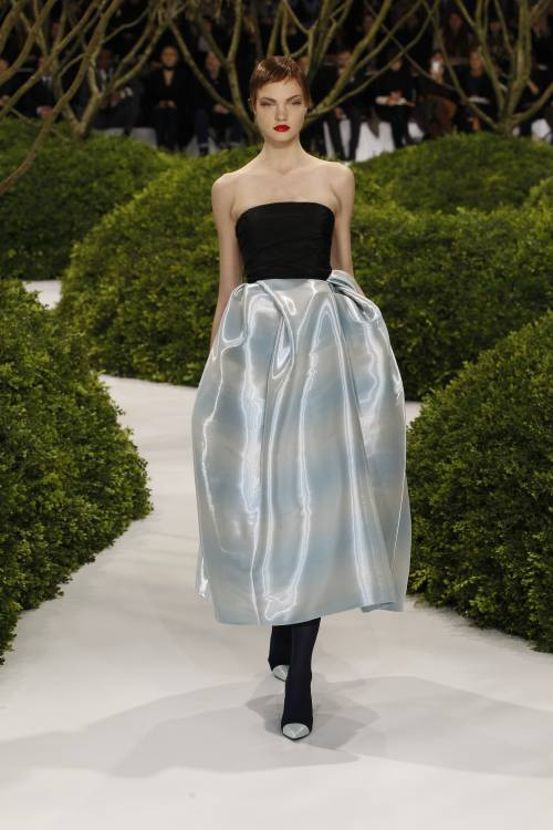 Šaty s širokou sukní Dior