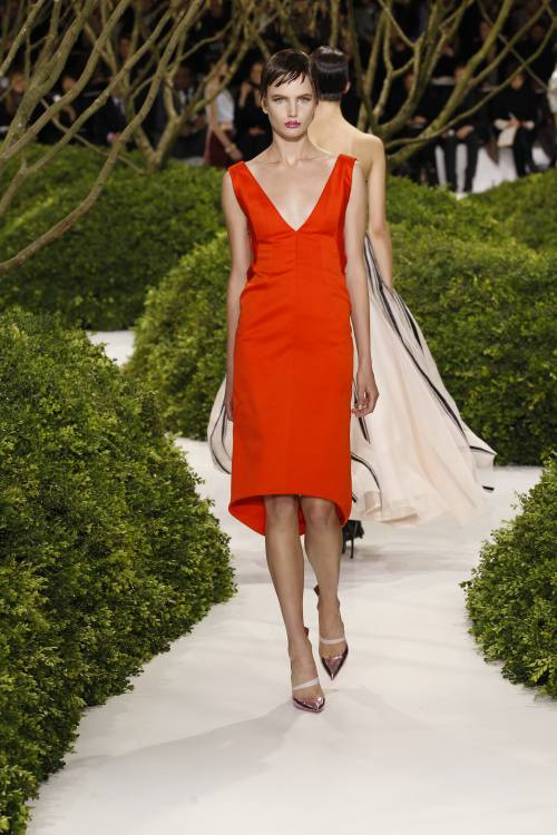 Červené šaty Dior