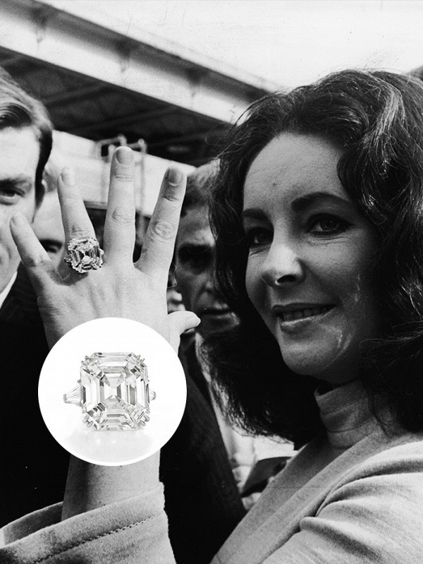 Nikdo neměl takovou kolekci šperků jako Elizabeth Taylor. Tento neuvěřitelný 33 karátový Kruppův diamant na platinovém kroužku dostala od svého dvojnásobného manžela Richarda Burtona. V roce 2011 koupila tento skvost na aukci jihokorejská společnost za závratných 223,5 milionů korun. 