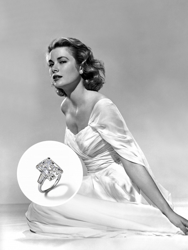 Prince Rainier III. požádal hollywoodskou hvězdu Grace Kelly o ruku v roce 1955. Svou žádost zpečetil prstenem od Cartiera s 10,5 karátovým diamantem a pohádka mohla začít. Mimochem, současná cena prstenu převyšuje 100 milionů korun.
