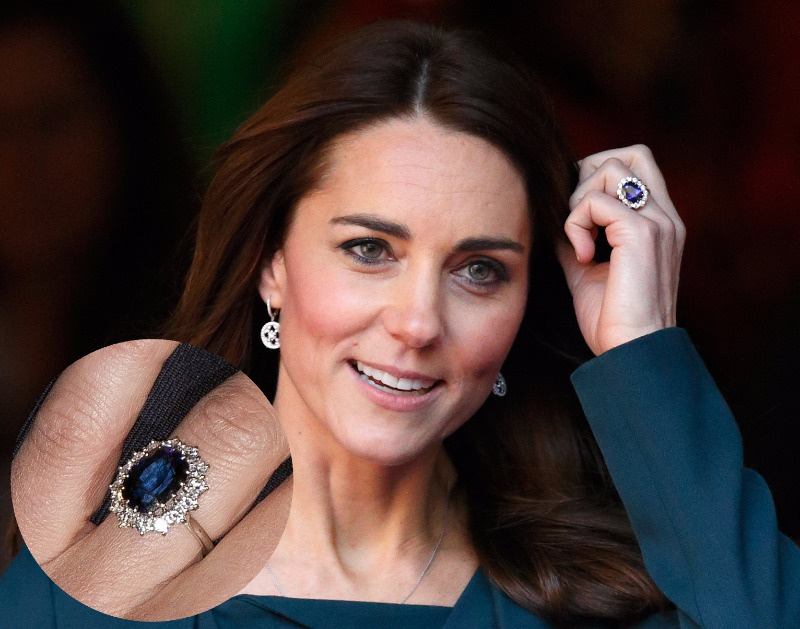 Sice tento prsten nepatří mezi nejdražší, zato je ale ten nejslavnější. Princ William požádal Kate Middleton o ruku s prstenem po své zesnulé matce princezně Dianě. Klenot s 12 karátovým safírem a 14 diamanty okolo má hodnotu 14 milionů korun.&nbsp;

