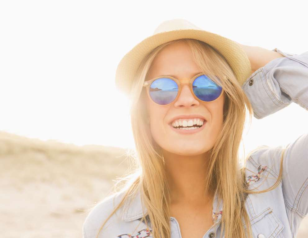 Sluneční brýle vás ochrání před sluncem a zároveň stylově dotvoří outfit
