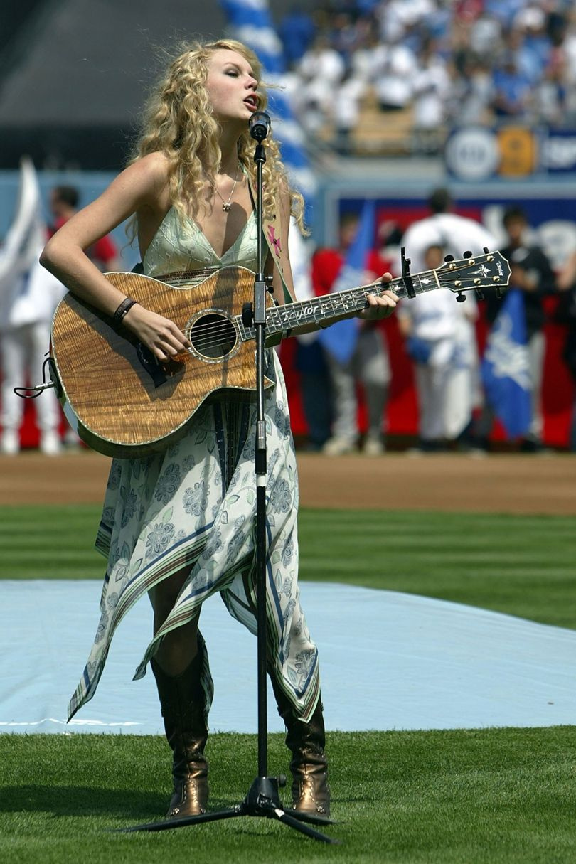 9. dubna 2007

Taylor zazpívala americkou hymnu před baseballovým zápasem mezi&nbsp;Los Angeles Dodgers a&nbsp;Colorado Rockies na Dodger stadiónu v Los Angeles.

