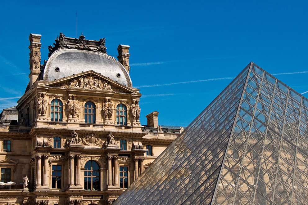 2. A když počasí nebude zrovna přát, je v Paříži tolik muzeí, do nichž se můžete před deštěm schovat, že je těžko stihnete za víkend projít všechny. Určitě byste ale neměla vynechat Louvre a Musée d'Orsay.
