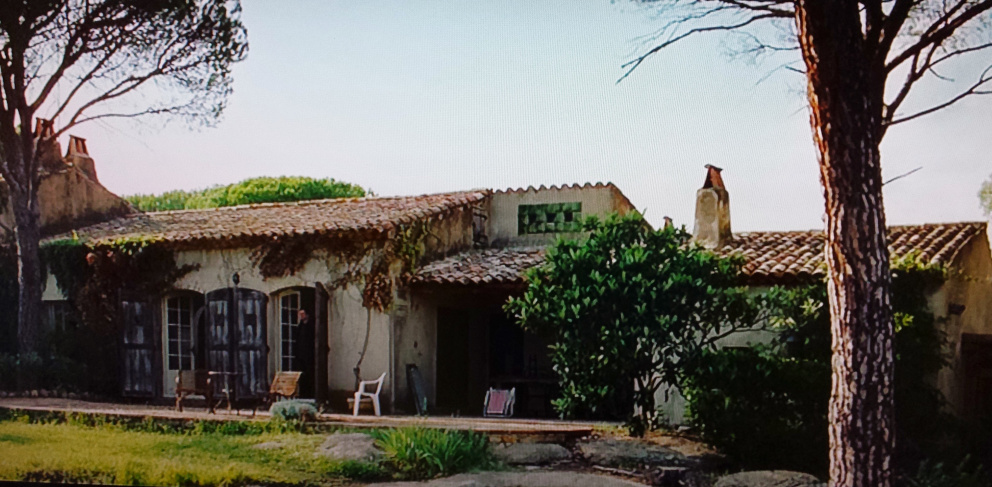 Jamieho dům v Provence z filmu&nbsp;Láska nebeská (2003)

Perfektní místo pro psaní románů...&nbsp; a překročení jazykové bariéry.
