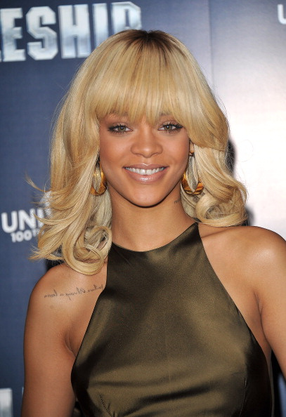 Další změnu&nbsp;barvy vlasů vyzkoušela Rihanna v roce 2012 a vystoupila tak na uvedení nového filmu&nbsp;Bitevní loď.
