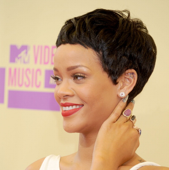 V roce 2012 Rihanna všechny překvapila, když se na&nbsp;MTV Video Music Awards objevila v krátkém sestřihu.
