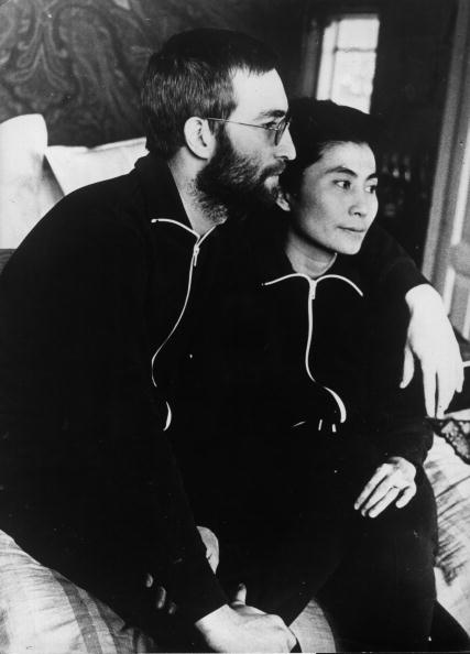 únor 1970

John a Yoko si ostříhali své dlouhé vlasy, aby je mohli vydražit na aukci v Londýně. Výtěžek z aukce šel na organizaci Britain’s Black Power.
