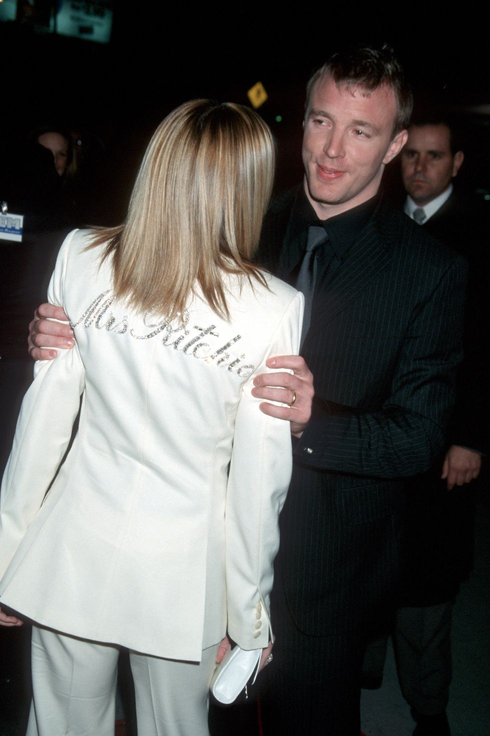 2001

Madonna krátce potom, co se vdala za Guye Ritchieho a stala se z ní paní Ritchie.
