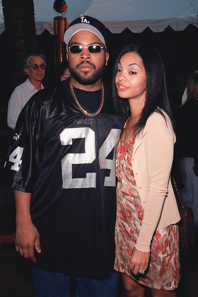 Ice Cube je bývalým členem rapové skupiny N.W.A. z&nbsp;Los Angeles a je považován za jednu z&nbsp;nejdůležitějších osob historie hip-hopu. Přesto si v&nbsp;roce 1991 zahrál ve filmu Chlapci ze sousedství. Pak následovaly role v&nbsp;seriálech Pátek a Holičství a ve filmech 21 Jump Street a 22 Jump Street.
