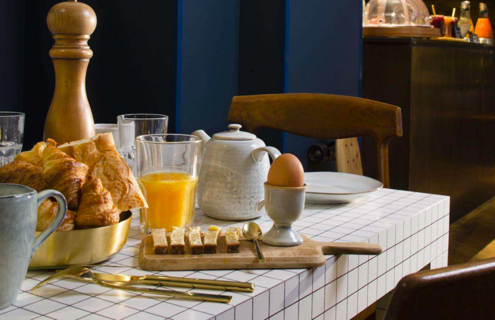Klasická francouzská snídaně vám zpříjemní začátek dne.
