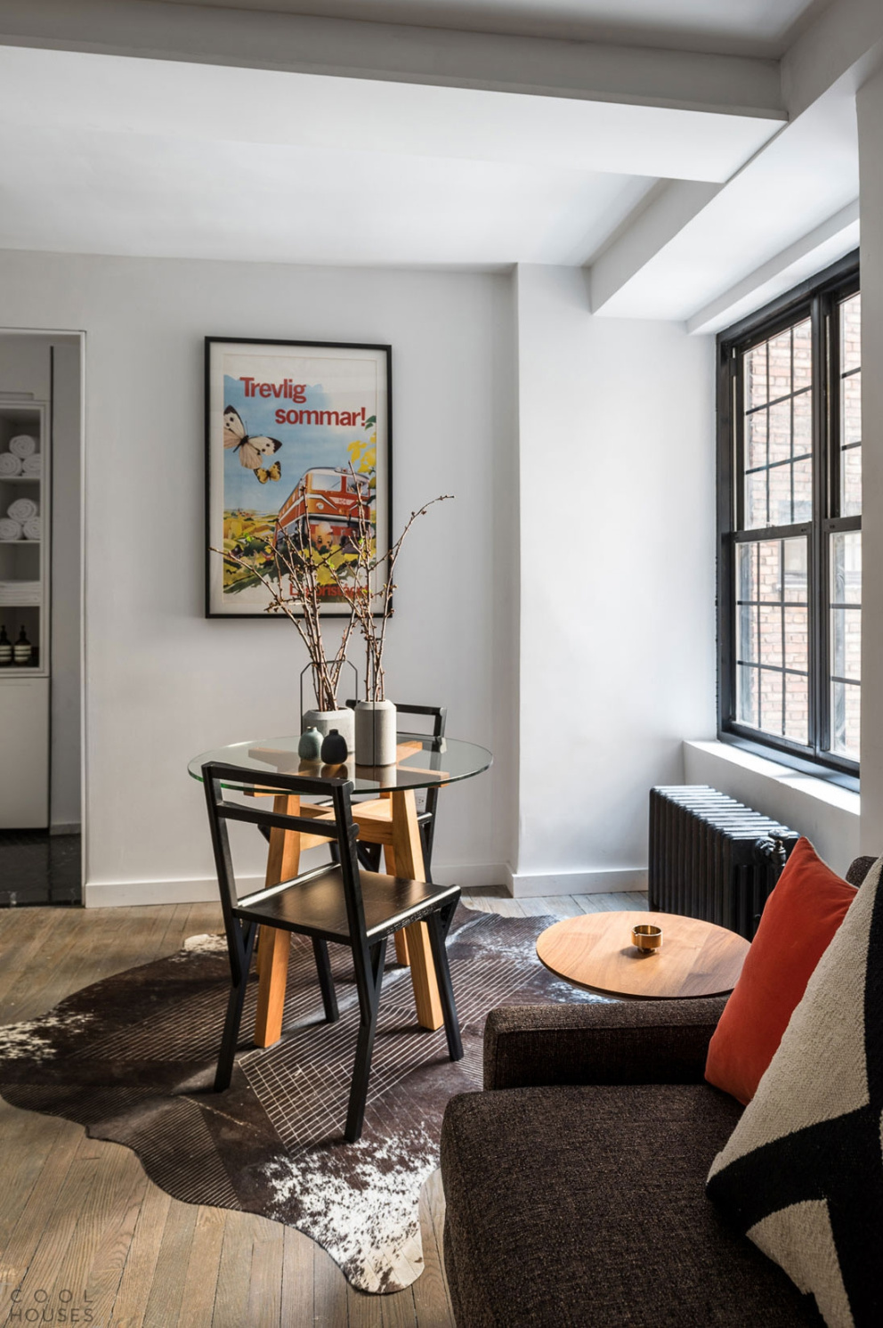 Šikovní bytoví designéři dokázali svým praktickým řešením hodnotu malého&nbsp;bytu na Manhattanu ještě zvýšit.
