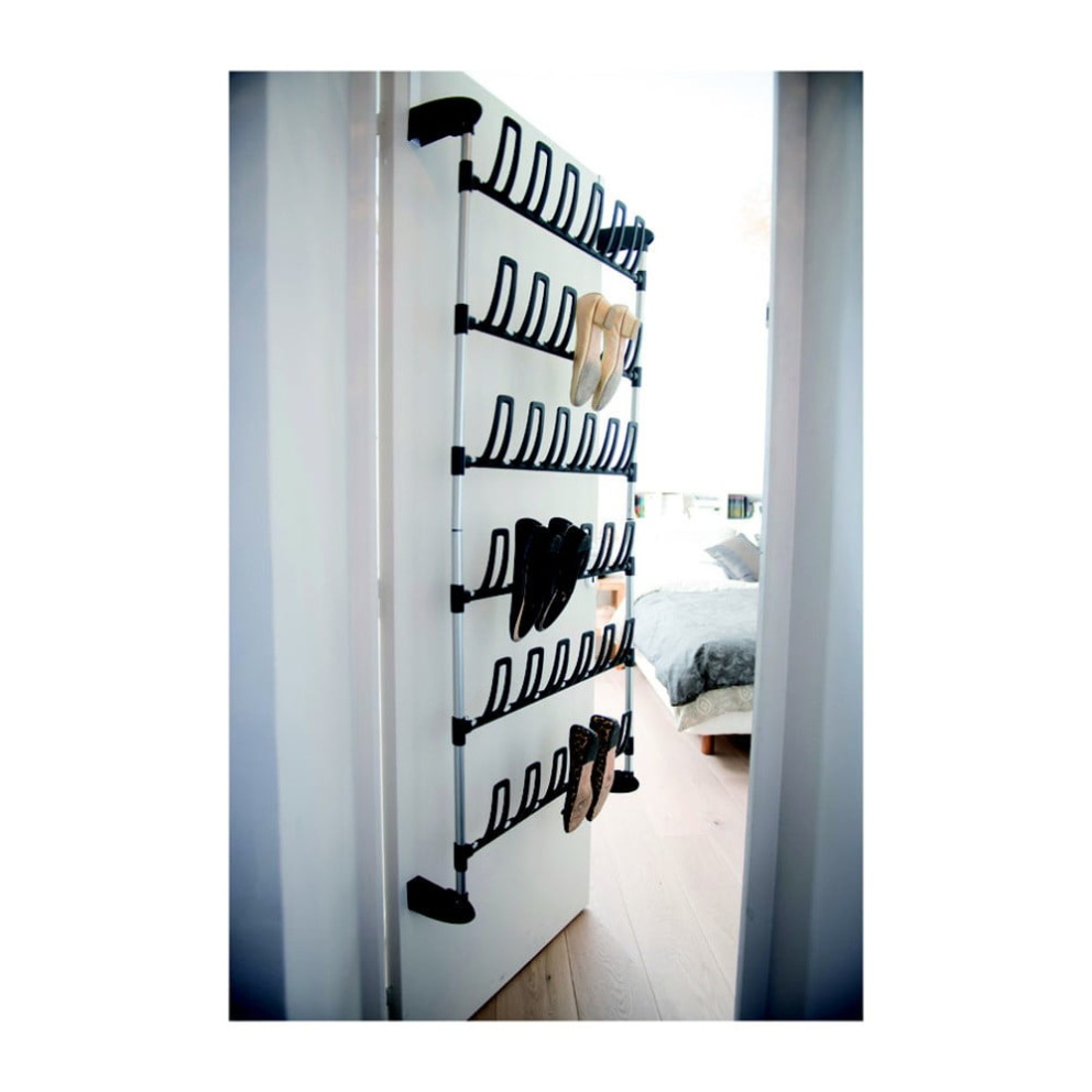 Využijte naplno potenciál dveří! Závěsný botník na dveře Compactor Shoe Rack pojme 18 párů bot. Rozměry 16,5 x 68 x 155 cm, prodává Bonami.cz, 879 Kč