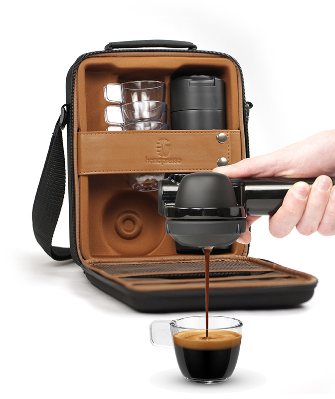 Handpresso je kávovar, v němž si připravíte kvalitní espresso pod odpovídajícím tlakem i bez elektřiny.
