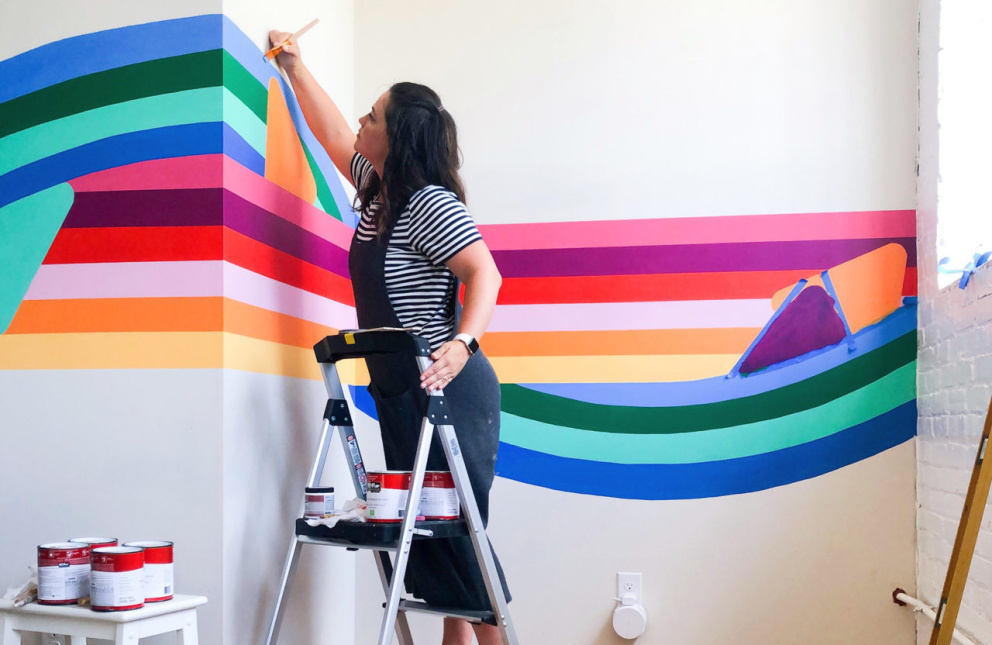 Racheal Jackson na svém blogu radí, jak se do barevných stěn pustit doma bez pomoci profesionálů. 