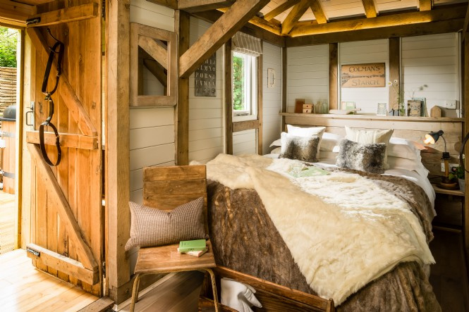 Jednoduchá dřevěná chatka, ve které byste chtěli strávit celé prázdniny.