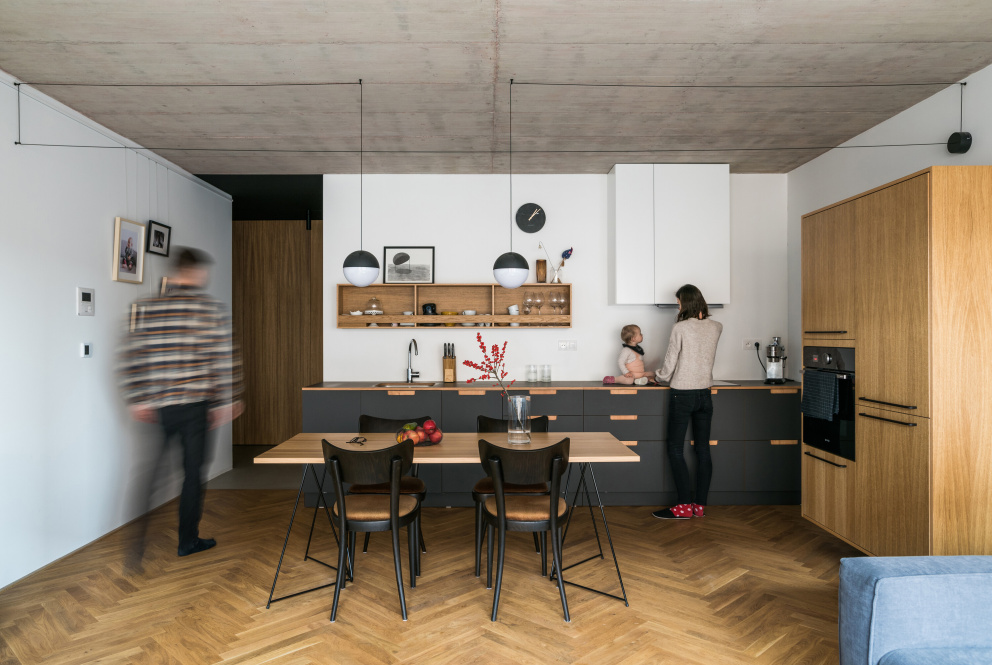 Pro svou rodinu navrhl architekt byt s jasně definovanými zónami