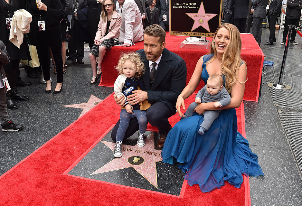 V roce 2016 tehdy čtyřčlenná rodina v Hollywoodu, kde byla Ryanu Reynoldsovi udělena&nbsp;hvězda na&nbsp;Hollywoodském&nbsp;chodníku slávy.
