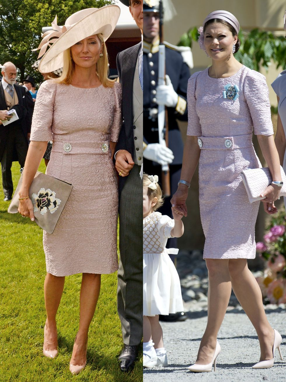 Řecká korunní princezna Marie-Chantal si na Derby Day&nbsp;v Anglii oblékla růžové šaty Dolce&amp;Gabbana s výraznými knoflíky. Jen o několik dní později zvolila totožné šaty také švédská korunní princezna Victoria, a to na křest princezny Leonore.
