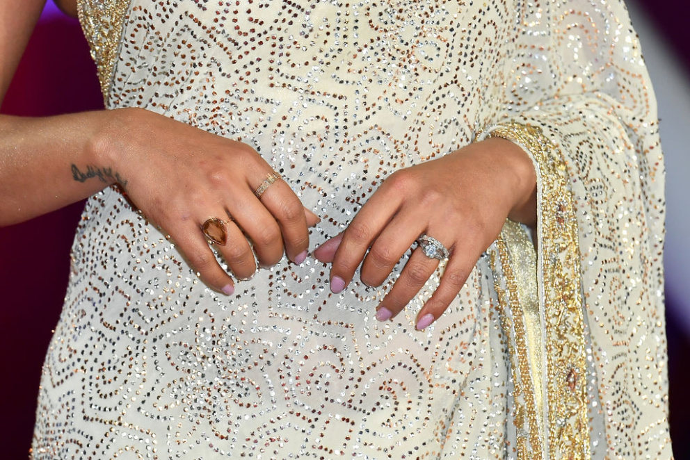 Priyanka Chopra se těší ze zásnubního prstýnku od Tiffany &amp; Co.
