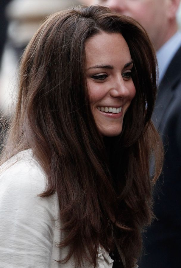 Duben 2011

Před svatbou nosila Kate velmi často rovné a uhlazené vlasy.
