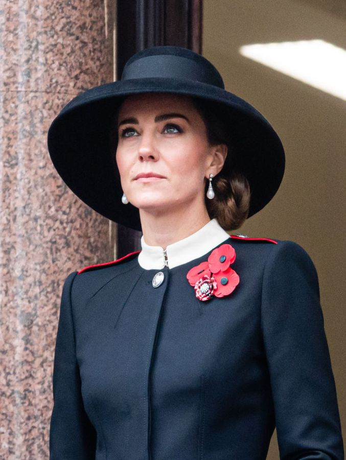 Listopad 2021

Na&nbsp;National Service of Remembrance dorazila Kate Middleton v nízkém drdolu.&nbsp;

