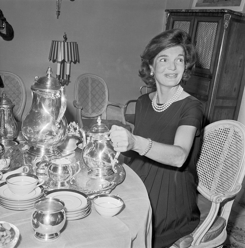 1960

Jackie Kennedy ve svém domě.&nbsp;
