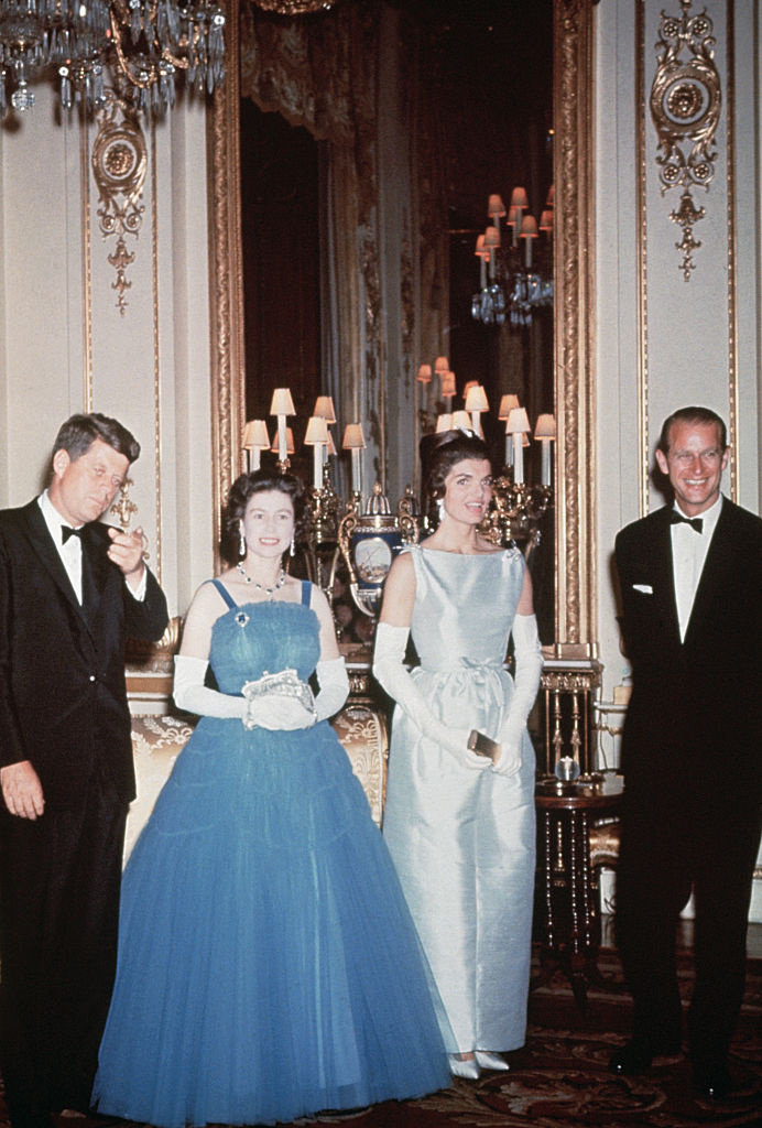 1961

Ve společnosti královny Alžběty II. a prince Philipa.
