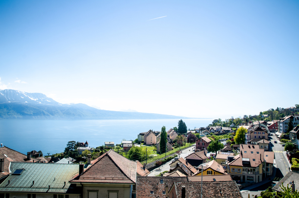 Vevey, Švýcarsko

&nbsp;

Na okraji&nbsp;Ženevského jezera se rozkládá město Vevey. To vás okouzlí nejen svým zasazením do krásné přírody, ale také úchvatným starým městem, ve kterém najdete výborné restaurace a ještě lepší víno. Návštěvu Vevey můžete spojit také s&nbsp;koupáním v&nbsp;jezeře, které vám v tuto roční dobu příjemně osvěží. Vynechat byste neměli ani procházku okolními vinicemi. &nbsp;
