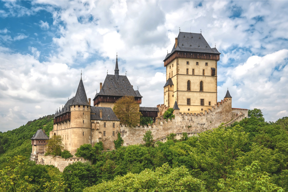 Nejznámější z českých hradů je častým turistický cílem