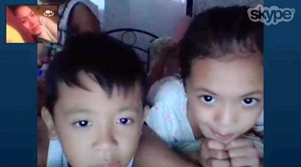 Roselyn s dětmi na Skypu