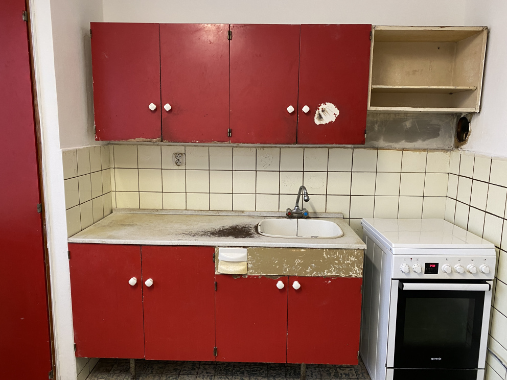 Proměna panelákové kuchyně levně a efektivně: Jak ji opravit ve starším bytě, když nemáte velký rozpočet