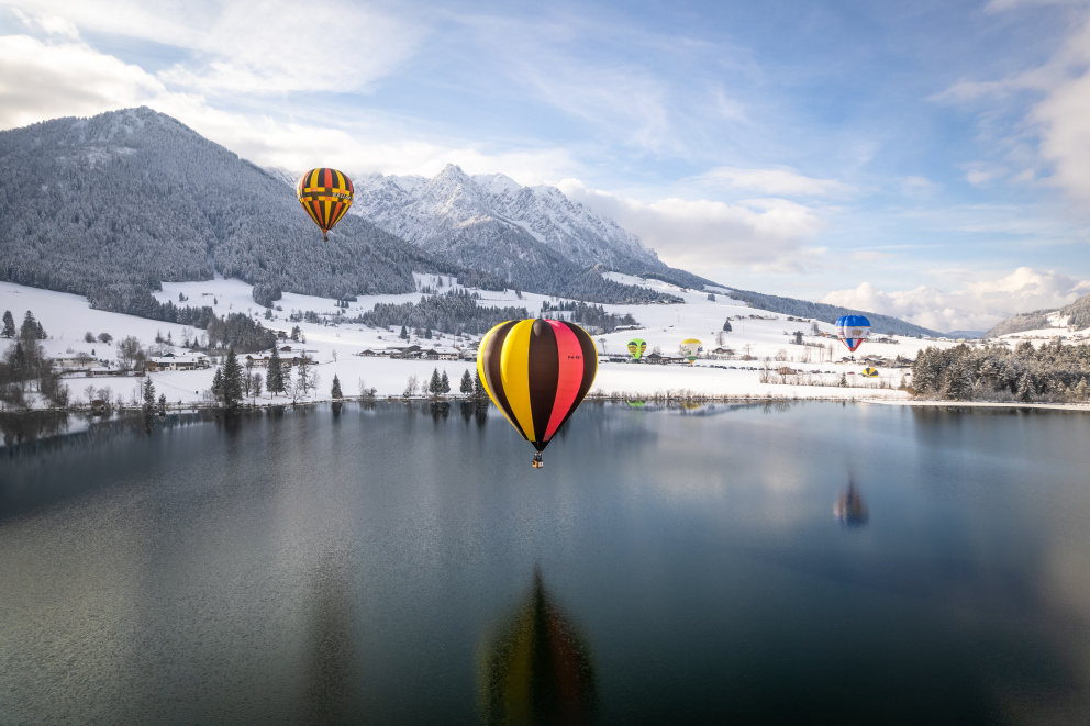let balónem v rakouských Alpách