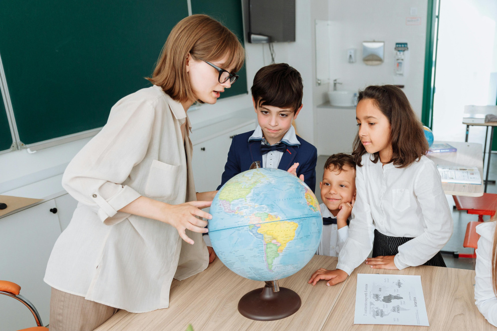 učitelka a děti, zeměpis