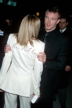 2001

Madonna krátce potom, co se vdala za Guye Ritchieho a stala se z ní paní Ritchie.