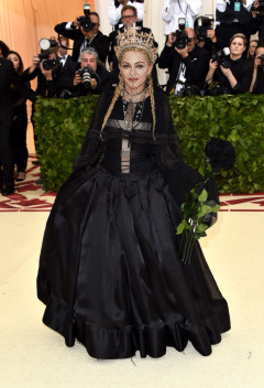 2018

Madonna v outfitu Jean Paul Gaultier