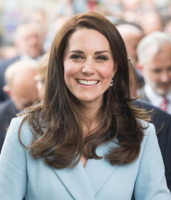 Přezdívky a zkrácená jména jsou absolutně nepřípustná. Přestože v médiích se obvykle používá Kate Middleton, sama vévodkyně užívá celé jméno Catherine.