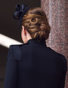 Listopad 2020

Další typ drdolu, který si Kate Middleton oblíbila. 