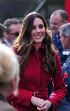 Listopad 2013

Volné vlny jsou pro vévodkyni Kate typické.