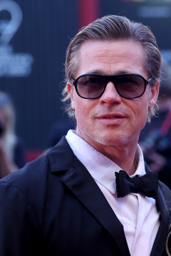 Brad Pitt dnes

A daří se mu dodnes, což dokazuje poměrně nedávný Oscar za nejlepšího herce ve vedlejší roli ve filmu Once Upon A Time In Hollywood. Vedle hraní je také velmi úspěšným producentem.