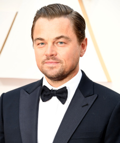 Leonardo DiCaprio dnes

Svou kariéru nezpomalil dodnes. S Pittem hrál ve filmu Once Upon A Time In Hollywood. Mezi jeho další velké role po roce 2000 patří například Vlk z Wall Street nebo Velký Gatsby.