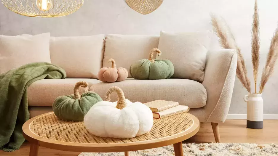 Nevyhazujte zbytky látek ani liché ponožky: Za pár minut z nich vykouzlíte podzimní dekoraci