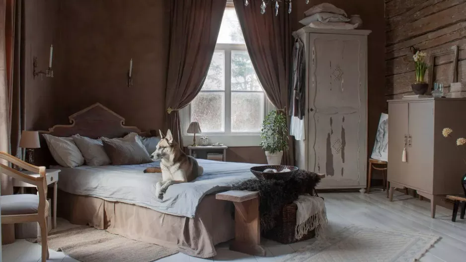 Studentka truhlařiny ukázala svůj byt: 51 m² plných ruční práce, recyklace a originálních nápadů