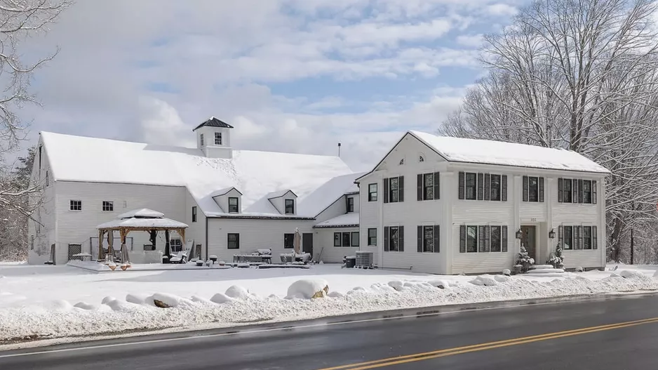 Nechte se okouzlit výjimečnou přestavbou. Rozpadající se farma z roku 1820 se proměnila v prostorné a noblesní bydlení