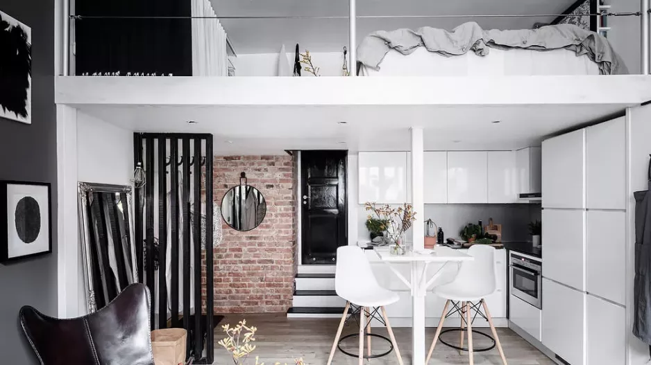 Skandinávský minimalismus v praxi: Loft o ploše pouhých 34 m² působí překvapivě velkoryse