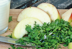 Šťáva z bylin s jablky a podmáslím – Ingredience
