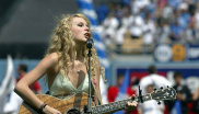 9. dubna 2007

Taylor zazpívala americkou hymnu před baseballovým zápasem mezi Los Angeles Dodgers a Colorado Rockies na Dodger stadiónu v Los Angeles.