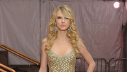 5. května 2008

Na ples v Metropolitním muzeu v New Yorku oblékla Taylor šaty z podzimní/zimní kolekce značky Badgley Mischka.