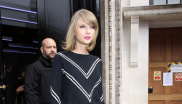 8. října 2014

Ladící svetr se sukní od Tanyi Taylor a růžové lodičky Giuseppe Zanotti měla Taylor na sobě při návštěvě Londýna.