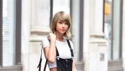 28. května 2015

Na procházku v New Yorku zvolila Taylor černé lacláče od Tinseltown Denim.